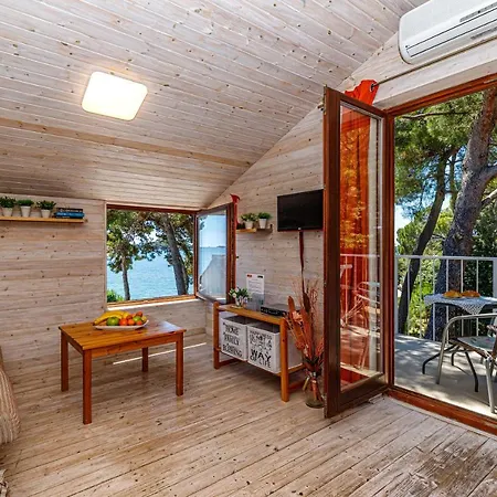 阿尔马雷公寓 * 罗维尼