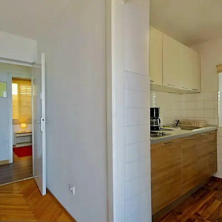 阿尔马雷公寓 * 罗维尼